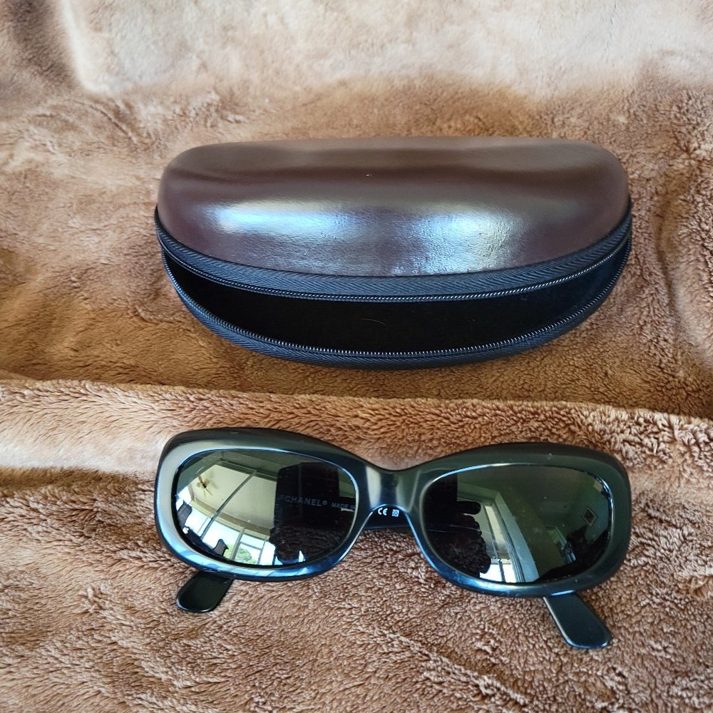 CHANEL QUILTED VINTAGE SUNGLASSES